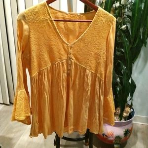 Woman's top nice..some flaws..one little hole..and tiny on arm..make me an offer